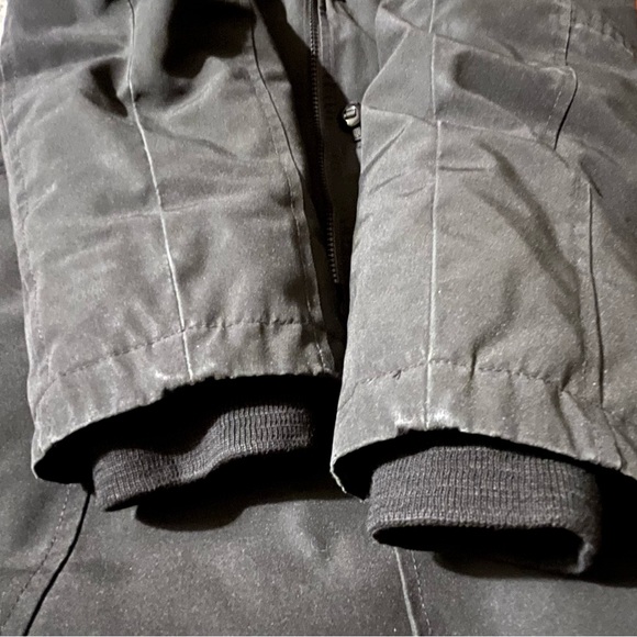 Canada Goose Kensington Slim Fit Parka in Black - Picture 8 of 16